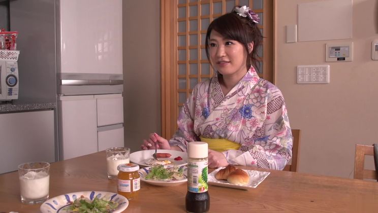 絶品のアジア人、篠田涼香のザーメンXXXシーン