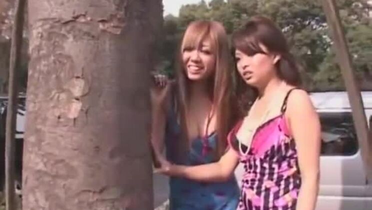 魅力的なアジア人女性