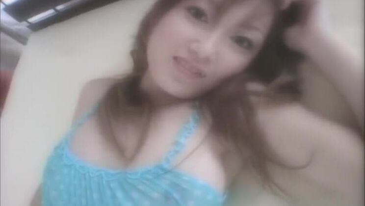 美しい平胸の東洋人、野田陽子の驚くべきクローズアップシーン