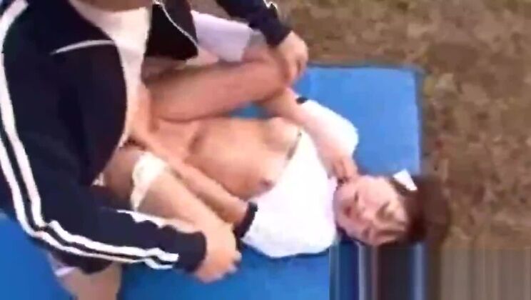 リアルなハードファック動画に登場する愛らしい東洋の女