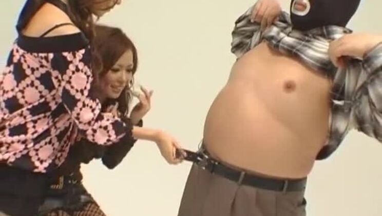 素晴らしいフェムドムセックスシーンを披露する美しい日本人女