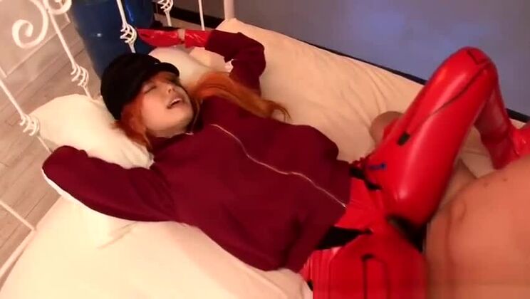 美貌のアジア人女が繰り広げる驚異的な指マンポルノ