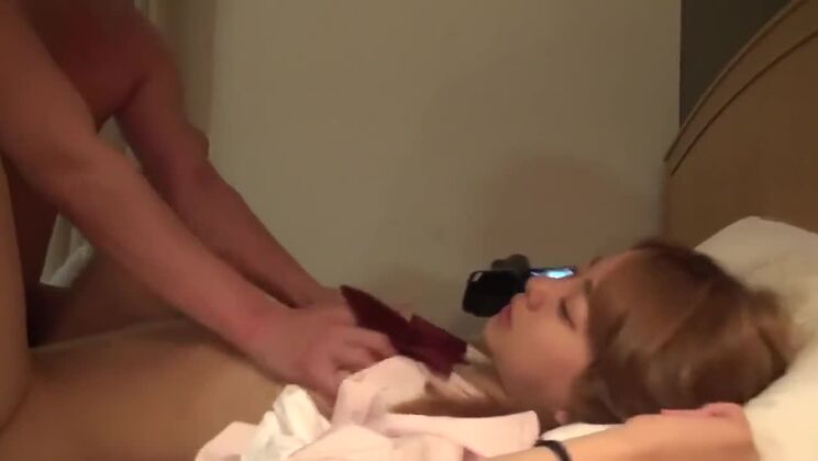 本物のハードファック動画に登場する神々しい東洋の娼婦