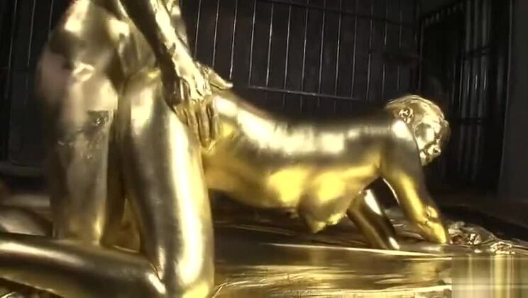 魅惑的な日本人女性が繰り広げる驚異的な顔射パフォーマンス