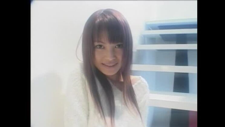 巨乳の日本人娘が激しく突かれる