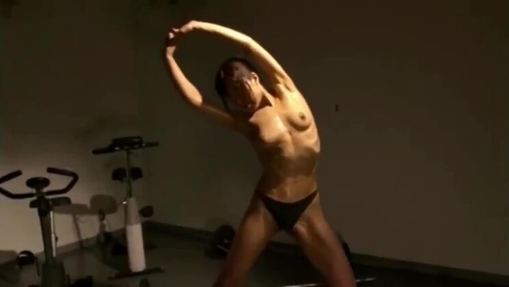 プライベートな素人セックステープに登場するゴージャスな日本人ギャル