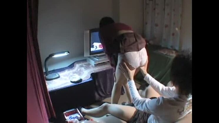 驚くべき日本人女性がアマチュアポルノ動画で犯される