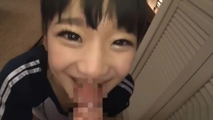 美しいコスプレポルノに登場する美人で平胸の日本人女性