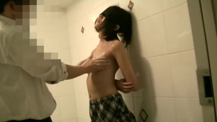 美しいアジア人女性がフェチな夢を叶える