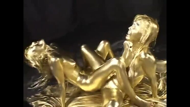 超グラマラスなフェチプレイに興じる美貌のアジア人女