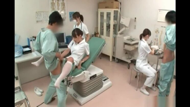 美しい素人動画に登場する愛らしい小胸の東洋人娼婦