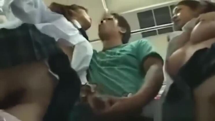 魅惑的なアジア人少女