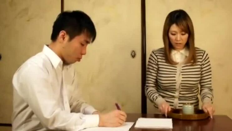 フェチポルノ動画に登場する見事な巨乳の日本人娘