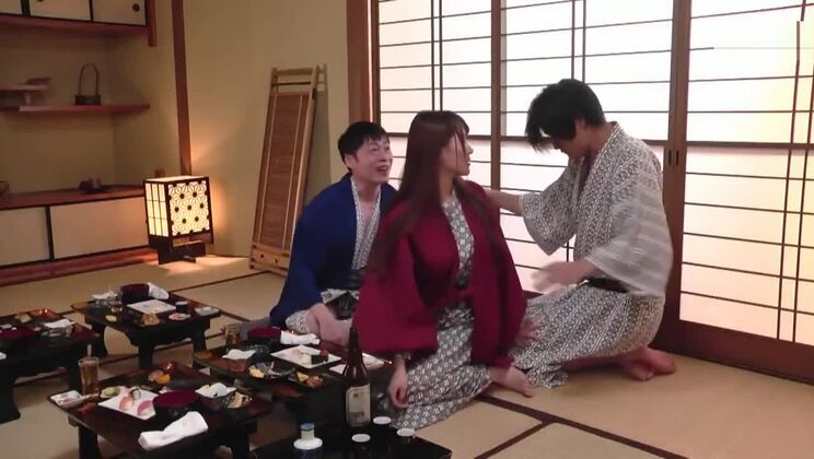 アスカ・キララ、宇都宮しおん、蒼井そらが出演するポルノスターのセックス動画