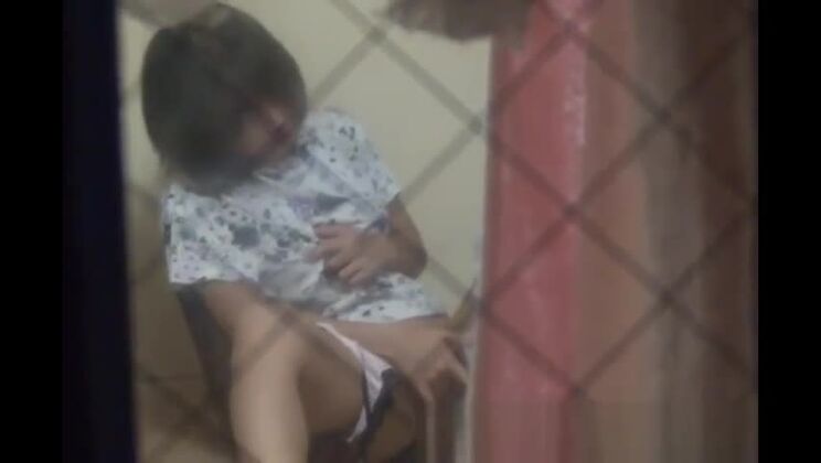 魅惑的なふっくらしたアジアの女