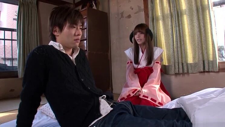 素晴らしいコスプレポルノ動画に出演する色気たっぷりの日本人娘