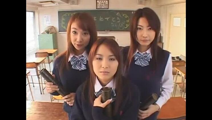 秋月まりん、赤西涼、遥めぐみが出演する日本のセックス動画