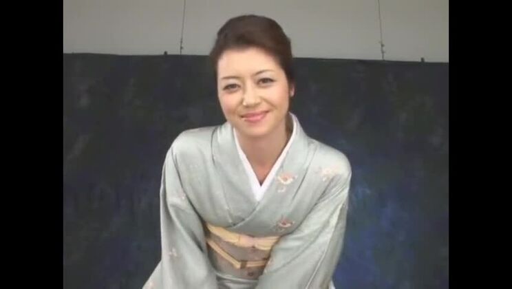 神々しい日本人、北条麻紀の熱い指マンポルノ動画