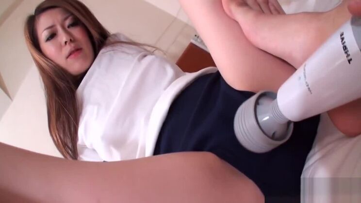 狂ったハードコアシーンの美しい日本の尻軽女 神