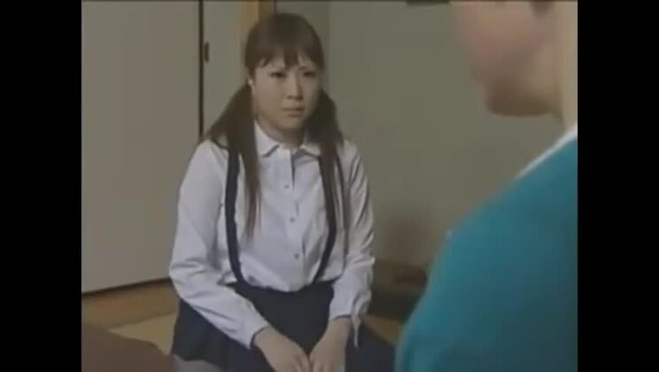 フェチセックス動画でパフォーマンスを披露する信じられない日本人女性