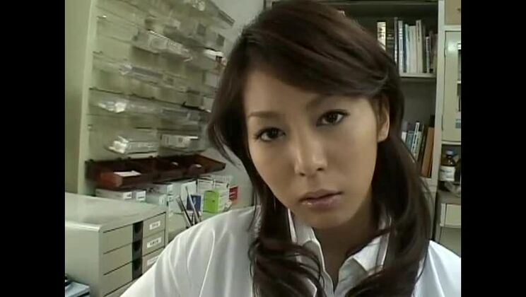 変態セックス映画に登場するイケメン日本人女