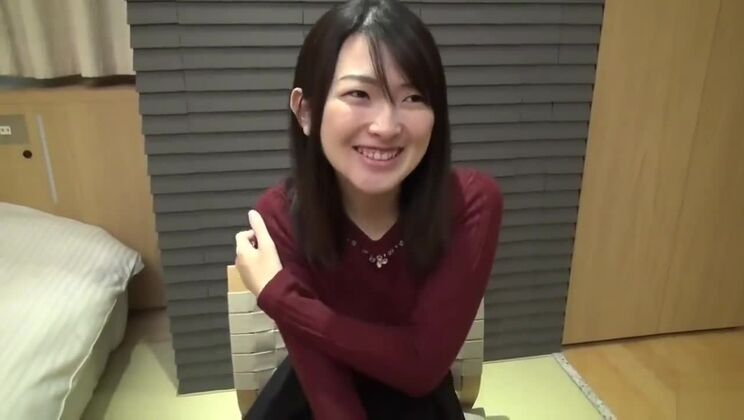 素晴らしいフェチポルノを披露する魅力的な日本人娘