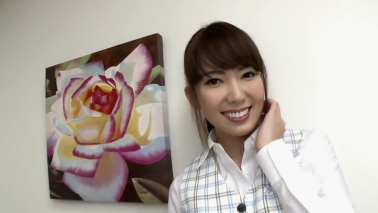 愛らしい日本人女が屋外で繰り広げる驚くべき放尿セックス動画