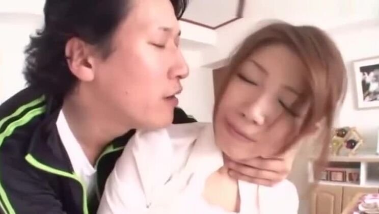 美貌の巨乳日本人女がブッカケポルノ動画に登場