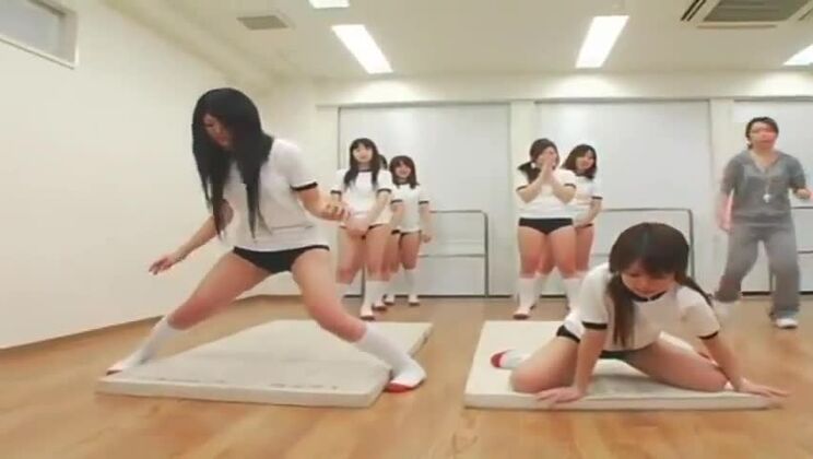 顔射される美貌の日本人娼婦