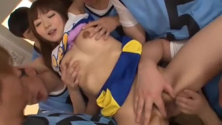 上品で巨乳の日本人女性