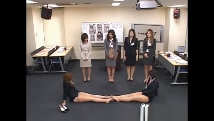 超ホットなハードコア動画に登場する美しい日本人娼婦