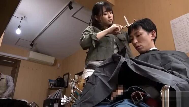 刺激的な日本人娼婦が公共の場で激しく突かれる