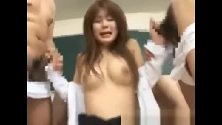 素晴らしい東洋の綾瀬めぐ、驚くべき異人種間ポルノビデオに出演