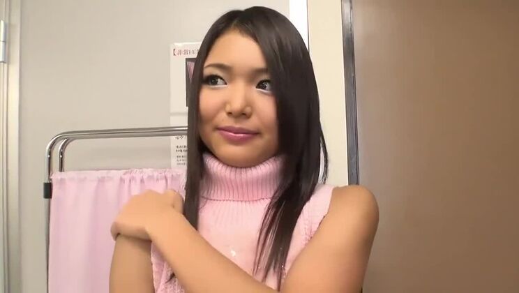 ぶっかけ映画に登場する美しい浅黒い肌のオリエンタル娼婦