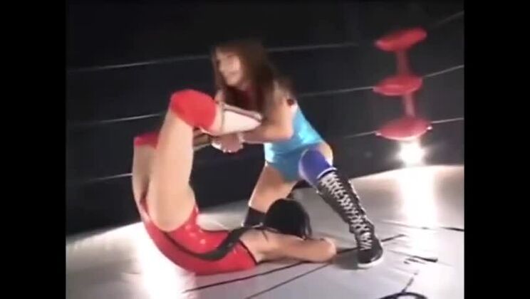 素晴らしい素人ポルノに登場する魅惑的な日本人娼婦