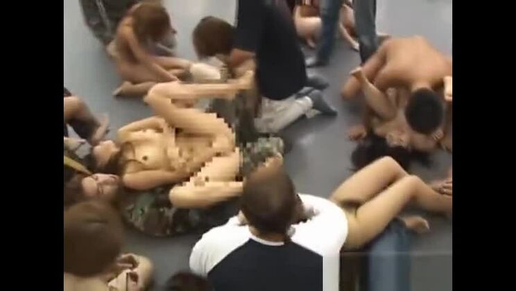 神々しい東洋の痴女がグループセックス