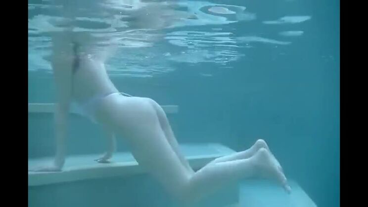 美しいフェチセックス動画に登場する美しい日本人女性