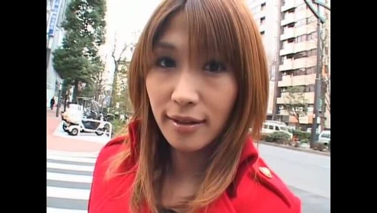 眩しいほど魅力的な赤毛のアジア人娼婦