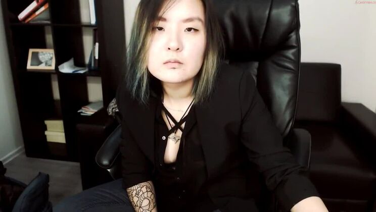 美しい素人動画に登場する上品な平胸の東洋の女