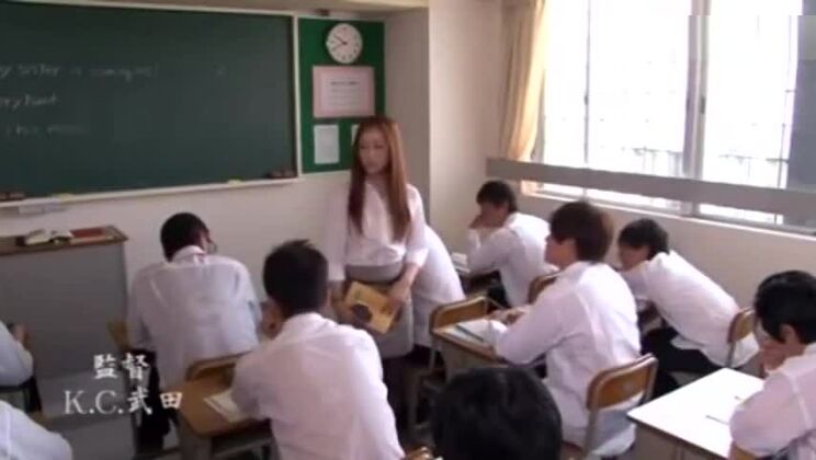 魅力的な巨乳の東洋の女