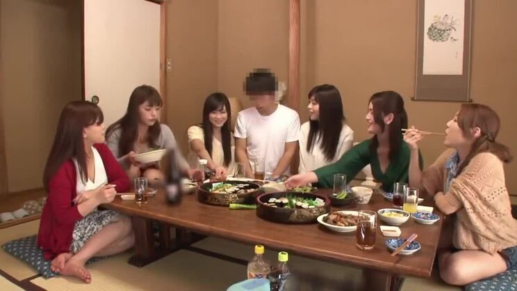 かわいい巨乳の日本人女性