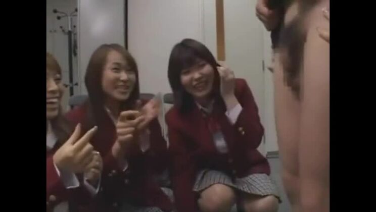 可愛い日本人娘が主演する美しいフェチセックス動画