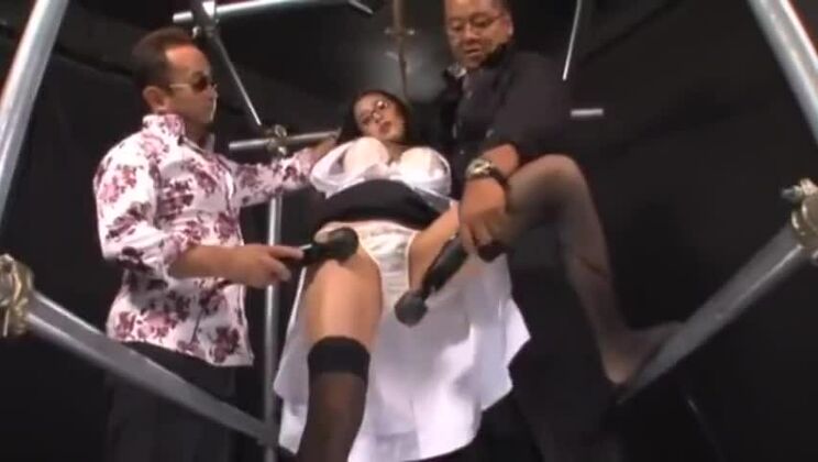 輪姦に登場するセクシーな日本人女