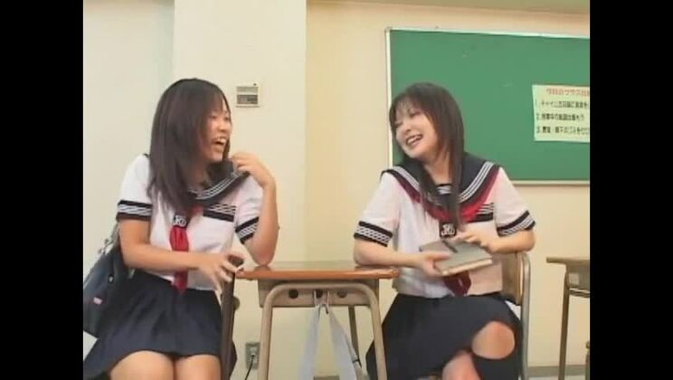 フェチな楽しみが好きな、可愛い小胸の日本人娼婦