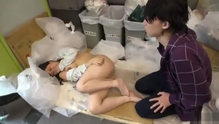 美しい巨乳の日本人女性