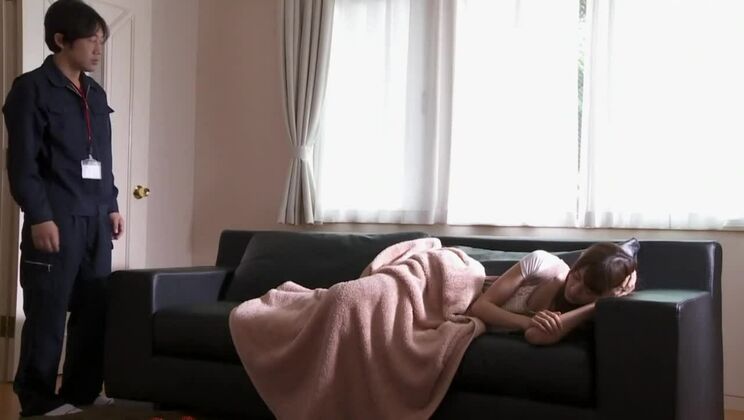 愛らしい日本人娼婦が彼女のフェチな夢を体現