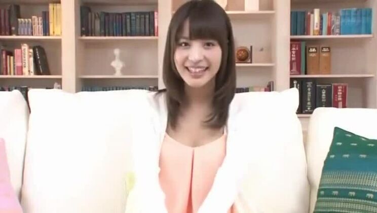 ジューシーな平胸の日本人女