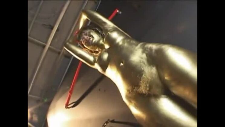 美しい日本人、上原かすみが変態フェチプレイを披露