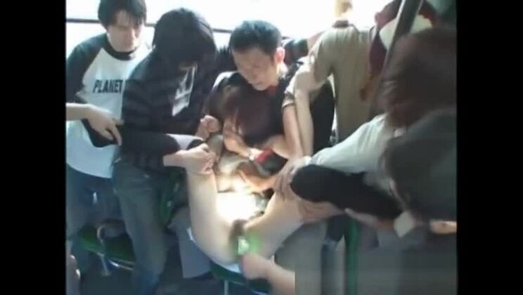 神がかった日本人・星野あかりが屋外で極限の熱い輪姦