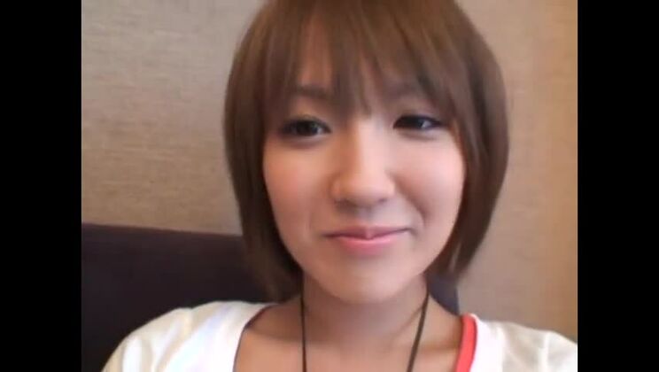 魅惑的な平胸のアジア人、ユズキ・ライズ